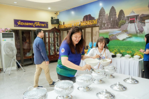 สำนักศิลปะและวัฒนธรรม มรภ.เทพสตรี จัดพิธีทำบุญถวายภัตตาหารเพลแด่พระภิกษุสงฆ์ เนื่องในเทศกาลสงกรานต์
