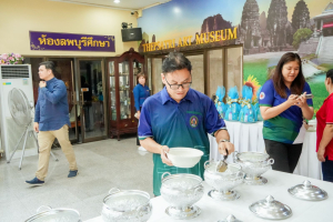 สำนักศิลปะและวัฒนธรรม มรภ.เทพสตรี จัดพิธีทำบุญถวายภัตตาหารเพลแด่พระภิกษุสงฆ์ เนื่องในเทศกาลสงกรานต์