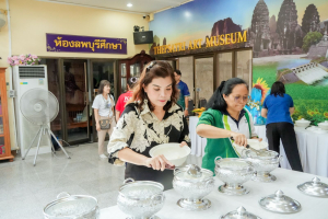 สำนักศิลปะและวัฒนธรรม มรภ.เทพสตรี จัดพิธีทำบุญถวายภัตตาหารเพลแด่พระภิกษุสงฆ์ เนื่องในเทศกาลสงกรานต์