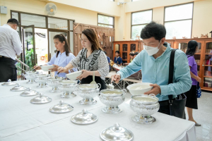 สำนักศิลปะและวัฒนธรรม มรภ.เทพสตรี จัดพิธีทำบุญถวายภัตตาหารเพลแด่พระภิกษุสงฆ์ เนื่องในเทศกาลสงกรานต์