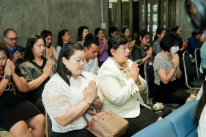 สำนักศิลปะและวัฒนธรรม มรภ.เทพสตรี จัดพิธีทำบุญถวายภัตตาหารเพลแด่พระภิกษุสงฆ์ เนื่องในเทศกาลสงกรานต์