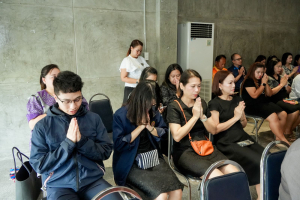 สำนักศิลปะและวัฒนธรรม มรภ.เทพสตรี จัดพิธีทำบุญถวายภัตตาหารเพลแด่พระภิกษุสงฆ์ เนื่องในเทศกาลสงกรานต์