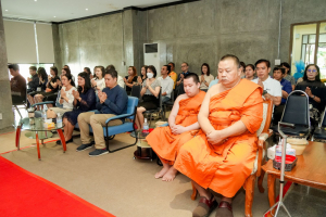 สำนักศิลปะและวัฒนธรรม มรภ.เทพสตรี จัดพิธีทำบุญถวายภัตตาหารเพลแด่พระภิกษุสงฆ์ เนื่องในเทศกาลสงกรานต์