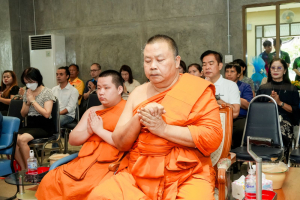 สำนักศิลปะและวัฒนธรรม มรภ.เทพสตรี จัดพิธีทำบุญถวายภัตตาหารเพลแด่พระภิกษุสงฆ์ เนื่องในเทศกาลสงกรานต์