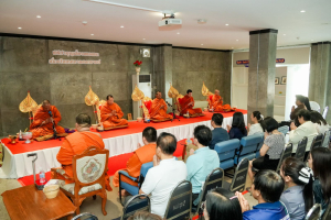 สำนักศิลปะและวัฒนธรรม มรภ.เทพสตรี จัดพิธีทำบุญถวายภัตตาหารเพลแด่พระภิกษุสงฆ์ เนื่องในเทศกาลสงกรานต์