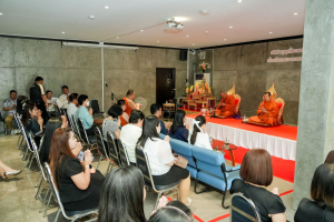 สำนักศิลปะและวัฒนธรรม มรภ.เทพสตรี จัดพิธีทำบุญถวายภัตตาหารเพลแด่พระภิกษุสงฆ์ เนื่องในเทศกาลสงกรานต์