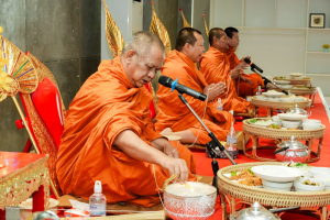 สำนักศิลปะและวัฒนธรรม มรภ.เทพสตรี จัดพิธีทำบุญถวายภัตตาหารเพลแด่พระภิกษุสงฆ์ เนื่องในเทศกาลสงกรานต์