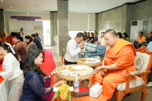 สำนักศิลปะและวัฒนธรรม มรภ.เทพสตรี จัดพิธีทำบุญถวายภัตตาหารเพลแด่พระภิกษุสงฆ์ เนื่องในเทศกาลสงกรานต์