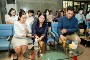 สำนักศิลปะและวัฒนธรรม มรภ.เทพสตรี จัดพิธีทำบุญถวายภัตตาหารเพลแด่พระภิกษุสงฆ์ เนื่องในเทศกาลสงกรานต์