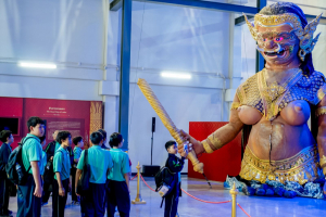 รร.สาธิต มรภ.เทพสตรี นำนักเรียน ม.1 ทัศนศึกษา ณ พิพิธภัณฑ์ศิลป์แผ่นดินและพิพิธภัณฑ์โขน มุ่งสืบสานมรดกทางวัฒนธรรมและประณีตศิลป์ไทย