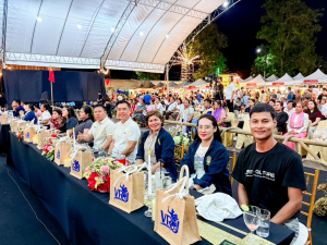 สำนักศิลปะและวัฒนธรรม มรภ.เทพสตรี ร่วมงานมหกรรมส่งเสริมการท่องเที่ยวตามรอยสมเด็จพระเจ้าตากสินมหาราช และการแข่งขันข้าวแช่ชาวมอญ จ.ปทุมธานี