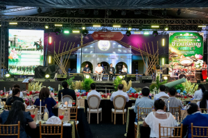 สำนักศิลปะและวัฒนธรรม มรภ.เทพสตรี ร่วมงานมหกรรมส่งเสริมการท่องเที่ยวตามรอยสมเด็จพระเจ้าตากสินมหาราช และการแข่งขันข้าวแช่ชาวมอญ จ.ปทุมธานี