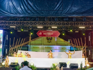 สำนักศิลปะและวัฒนธรรม มรภ.เทพสตรี ร่วมงานมหกรรมส่งเสริมการท่องเที่ยวตามรอยสมเด็จพระเจ้าตากสินมหาราช และการแข่งขันข้าวแช่ชาวมอญ จ.ปทุมธานี