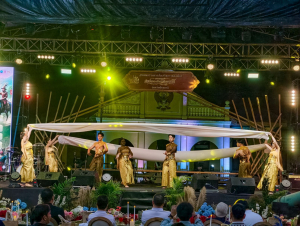 สำนักศิลปะและวัฒนธรรม มรภ.เทพสตรี ร่วมงานมหกรรมส่งเสริมการท่องเที่ยวตามรอยสมเด็จพระเจ้าตากสินมหาราช และการแข่งขันข้าวแช่ชาวมอญ จ.ปทุมธานี