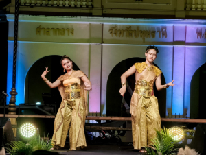 สำนักศิลปะและวัฒนธรรม มรภ.เทพสตรี ร่วมงานมหกรรมส่งเสริมการท่องเที่ยวตามรอยสมเด็จพระเจ้าตากสินมหาราช และการแข่งขันข้าวแช่ชาวมอญ จ.ปทุมธานี