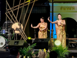 สำนักศิลปะและวัฒนธรรม มรภ.เทพสตรี ร่วมงานมหกรรมส่งเสริมการท่องเที่ยวตามรอยสมเด็จพระเจ้าตากสินมหาราช และการแข่งขันข้าวแช่ชาวมอญ จ.ปทุมธานี