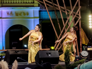สำนักศิลปะและวัฒนธรรม มรภ.เทพสตรี ร่วมงานมหกรรมส่งเสริมการท่องเที่ยวตามรอยสมเด็จพระเจ้าตากสินมหาราช และการแข่งขันข้าวแช่ชาวมอญ จ.ปทุมธานี
