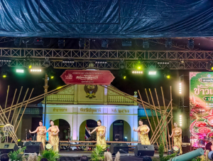 สำนักศิลปะและวัฒนธรรม มรภ.เทพสตรี ร่วมงานมหกรรมส่งเสริมการท่องเที่ยวตามรอยสมเด็จพระเจ้าตากสินมหาราช และการแข่งขันข้าวแช่ชาวมอญ จ.ปทุมธานี