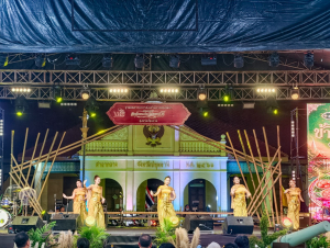 สำนักศิลปะและวัฒนธรรม มรภ.เทพสตรี ร่วมงานมหกรรมส่งเสริมการท่องเที่ยวตามรอยสมเด็จพระเจ้าตากสินมหาราช และการแข่งขันข้าวแช่ชาวมอญ จ.ปทุมธานี