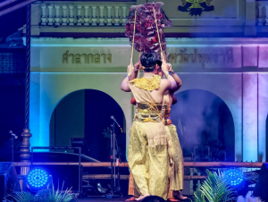 สำนักศิลปะและวัฒนธรรม มรภ.เทพสตรี ร่วมงานมหกรรมส่งเสริมการท่องเที่ยวตามรอยสมเด็จพระเจ้าตากสินมหาราช และการแข่งขันข้าวแช่ชาวมอญ จ.ปทุมธานี