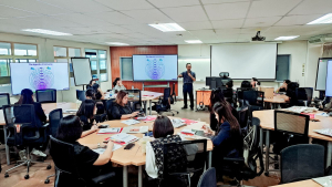 คณะเทคโนโลยีสารสนเทศ มรภ.เทพสตรี จัดอบรม AI ช่วยครู เสริมทักษะการสร้างสื่อและบริหารห้องเรียนยุคดิจิทัลแก่บุคลากรทางการศึกษาและประชาชนในจังหวัดสิงห์บุรี