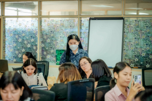 คณะเทคโนโลยีสารสนเทศ มรภ.เทพสตรี จัดอบรม AI ช่วยครู เสริมทักษะการสร้างสื่อและบริหารห้องเรียนยุคดิจิทัลแก่บุคลากรทางการศึกษาและประชาชนในจังหวัดสิงห์บุรี