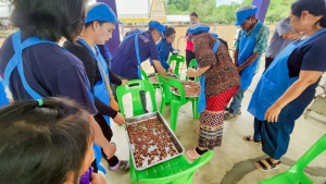 คณะวิทยาการจัดการ มรภ.เทพสตรี ลงพื้นที่พัฒนาผลิตภัณฑ์ของกลุ่มมณีรักษ์ฟาร์ม มุ่งเสริมทักษะอาชีพและขับเคลื่อนเศรษฐกิจฐานราก