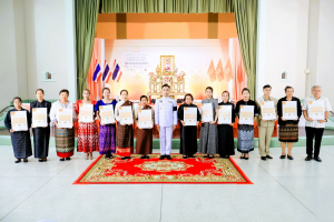 มรภ.เทพสตรี ร่วมพิธีมอบแบบลายผ้าพระราชทาน ปี 2569 สืบสานพระปณิธานภูมิปัญญาผ้าไทย