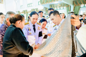 มรภ.เทพสตรี ร่วมพิธีมอบแบบลายผ้าพระราชทาน ปี 2569 สืบสานพระปณิธานภูมิปัญญาผ้าไทย