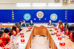 โรงเรียนสาธิต มรภ.เทพสตรี ร่วมต้อนรับบุคลากรและนักศึกษา ม.ธรรมศาสตร์ เตรียมความพร้อมจัดโครงการค่ายบันไดสู่ประตูเหลืองแดง ครั้งที่ 14
