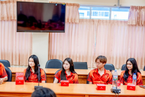 โรงเรียนสาธิต มรภ.เทพสตรี ร่วมต้อนรับบุคลากรและนักศึกษา ม.ธรรมศาสตร์ เตรียมความพร้อมจัดโครงการค่ายบันไดสู่ประตูเหลืองแดง ครั้งที่ 14