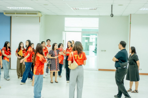 โรงเรียนสาธิต มรภ.เทพสตรี ร่วมต้อนรับบุคลากรและนักศึกษา ม.ธรรมศาสตร์ เตรียมความพร้อมจัดโครงการค่ายบันไดสู่ประตูเหลืองแดง ครั้งที่ 14