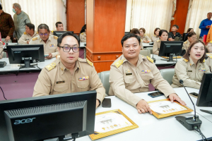 อธิการบดี มรภ.เทพสตรี พร้อมด้วยบุคลากร และนักเรียนโรงเรียนสาธิตฯ เข้ารับมอบเกียรติบัตรและรางวัลเชิดชูเกียรติ ในการประชุมคณะกรมการจังหวัดลพบุรี ประจำเดือนพฤษภาคม พ.ศ. 2569