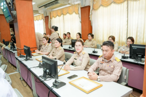 อธิการบดี มรภ.เทพสตรี พร้อมด้วยบุคลากร และนักเรียนโรงเรียนสาธิตฯ เข้ารับมอบเกียรติบัตรและรางวัลเชิดชูเกียรติ ในการประชุมคณะกรมการจังหวัดลพบุรี ประจำเดือนพฤษภาคม พ.ศ. 2569