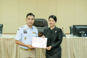 อธิการบดี มรภ.เทพสตรี พร้อมด้วยบุคลากร และนักเรียนโรงเรียนสาธิตฯ เข้ารับมอบเกียรติบัตรและรางวัลเชิดชูเกียรติ ในการประชุมคณะกรมการจังหวัดลพบุรี ประจำเดือนพฤษภาคม พ.ศ. 2569