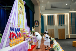 อธิการบดี มรภ.เทพสตรี นำคณะผู้บริหาร คณาจารย์ บุคลากร นักเรียน นักศึกษา ร่วมพิธีถวายพระพรชัยมงคล เนื่องในโอกาสวันเฉลิมพระชนมพรรษา สมเด็จพระนางเจ้าฯ พระบรมราชินี