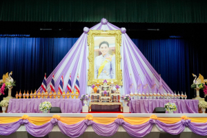 อธิการบดี มรภ.เทพสตรี นำคณะผู้บริหาร คณาจารย์ บุคลากร นักเรียน นักศึกษา ร่วมพิธีถวายพระพรชัยมงคล เนื่องในโอกาสวันเฉลิมพระชนมพรรษา สมเด็จพระนางเจ้าฯ พระบรมราชินี