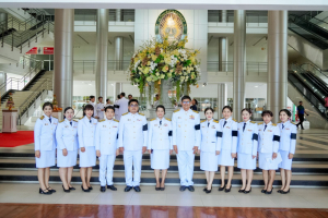 อธิการบดี มรภ.เทพสตรี นำคณะผู้บริหาร คณาจารย์ บุคลากร นักเรียน นักศึกษา ร่วมพิธีถวายพระพรชัยมงคล เนื่องในโอกาสวันเฉลิมพระชนมพรรษา สมเด็จพระนางเจ้าฯ พระบรมราชินี