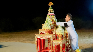 มรภ.เทพสตรี ร่วมพิธีเชิญพุ่มดอกบัวประดิษฐ์ไปถวายสักการะพระศรีมหาโพธิทศมราชบพิตรประจำจังหวัดลพบุรี และร่วมพิธีเดินประทักษิณรอบพระศรีมหาโพธิทศมราชบพิตร เนื่องในวันวิสาขบูชา ประจำปีพุทธศักราช 2569