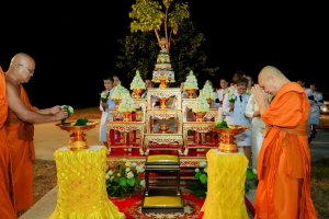 มรภ.เทพสตรี ร่วมพิธีเชิญพุ่มดอกบัวประดิษฐ์ไปถวายสักการะพระศรีมหาโพธิทศมราชบพิตรประจำจังหวัดลพบุรี และร่วมพิธีเดินประทักษิณรอบพระศรีมหาโพธิทศมราชบพิตร เนื่องในวันวิสาขบูชา ประจำปีพุทธศักราช 2569
