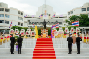 มรภ.เทพสตรี ร่วมพิธีวางพวงมาลาถวายราชสักการะวันคล้ายวันสวรรคต พระบาทสมเด็จพระปรเมนทรมหาอานันทมหิดล พระอัฐมรามาธิบดินทร