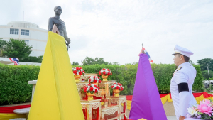 มรภ.เทพสตรี ร่วมพิธีวางพวงมาลาถวายราชสักการะวันคล้ายวันสวรรคต พระบาทสมเด็จพระปรเมนทรมหาอานันทมหิดล พระอัฐมรามาธิบดินทร