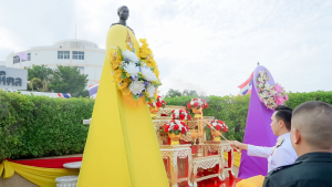 มรภ.เทพสตรี ร่วมพิธีวางพวงมาลาถวายราชสักการะวันคล้ายวันสวรรคต พระบาทสมเด็จพระปรเมนทรมหาอานันทมหิดล พระอัฐมรามาธิบดินทร