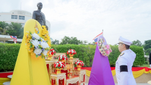 มรภ.เทพสตรี ร่วมพิธีวางพวงมาลาถวายราชสักการะวันคล้ายวันสวรรคต พระบาทสมเด็จพระปรเมนทรมหาอานันทมหิดล พระอัฐมรามาธิบดินทร