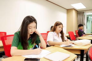 วิชาเอกภาษาอังกฤษ คณะมนุษยศาสตร์ฯ มรภ.เทพสตรี จัดอบรมปรับพื้นฐานนักศึกษาใหม่ เสริมเทคนิคเตรียมความพร้อมการสอบวัดความรู้ภาษาอังกฤษ