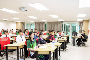 วิชาเอกภาษาอังกฤษ คณะมนุษยศาสตร์ฯ มรภ.เทพสตรี จัดอบรมปรับพื้นฐานนักศึกษาใหม่ เสริมเทคนิคเตรียมความพร้อมการสอบวัดความรู้ภาษาอังกฤษ
