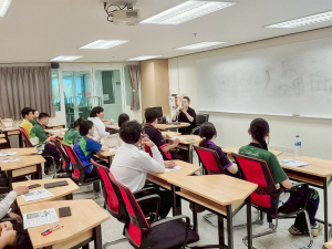 วิชาเอกภาษาอังกฤษ คณะมนุษยศาสตร์ฯ มรภ.เทพสตรี จัดอบรมปรับพื้นฐานนักศึกษาใหม่ เสริมเทคนิคเตรียมความพร้อมการสอบวัดความรู้ภาษาอังกฤษ