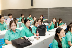 สำนักวิทยบริการฯ มรภ.เทพสตรี ร่วมกับ รร.สาธิต มรภ.เทพสตรี จัดกิจกรรมสาธิตการทำสมุดเย็บเล่มแบบจีน ส่งเสริมการเรียนรู้ควบคู่การใช้ทรัพยากรอย่างคุ้มค่า