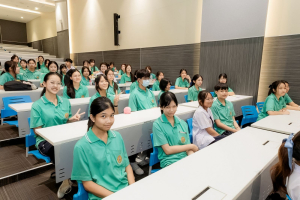 สำนักวิทยบริการฯ มรภ.เทพสตรี ร่วมกับ รร.สาธิต มรภ.เทพสตรี จัดกิจกรรมสาธิตการทำสมุดเย็บเล่มแบบจีน ส่งเสริมการเรียนรู้ควบคู่การใช้ทรัพยากรอย่างคุ้มค่า