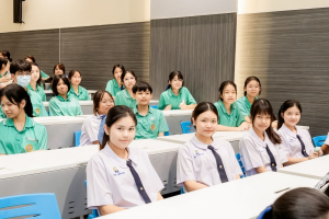 สำนักวิทยบริการฯ มรภ.เทพสตรี ร่วมกับ รร.สาธิต มรภ.เทพสตรี จัดกิจกรรมสาธิตการทำสมุดเย็บเล่มแบบจีน ส่งเสริมการเรียนรู้ควบคู่การใช้ทรัพยากรอย่างคุ้มค่า